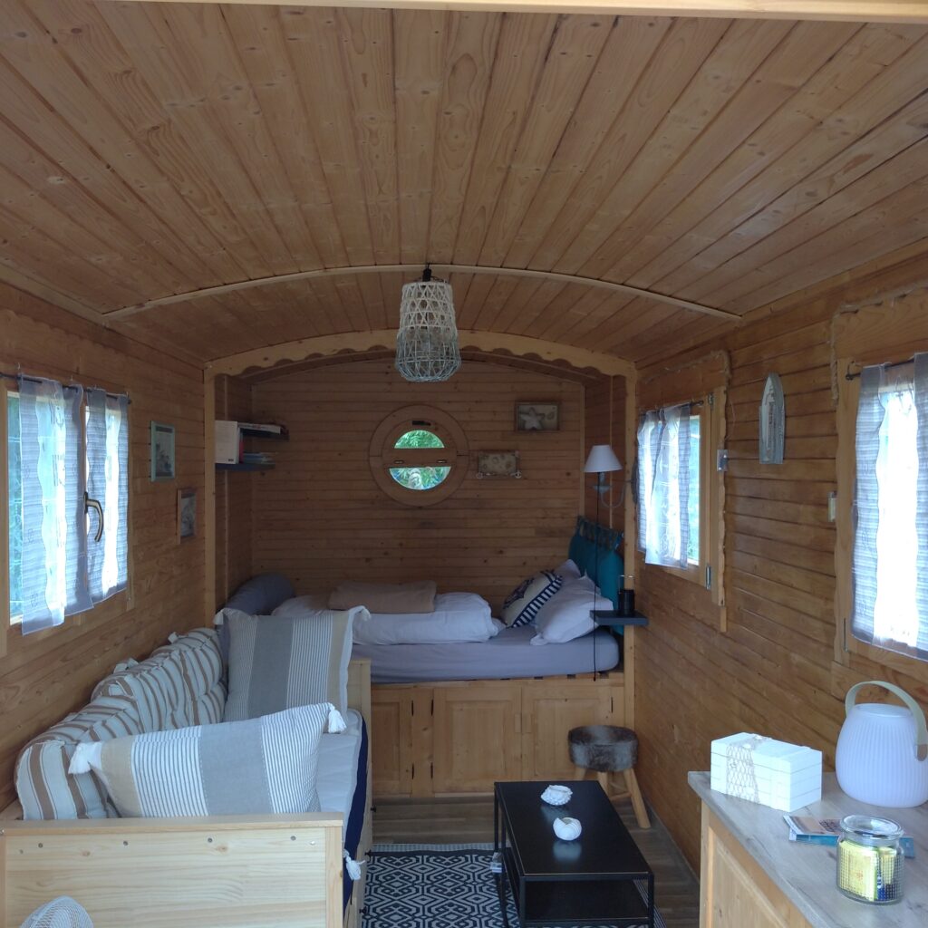 roulotte rose intérieur