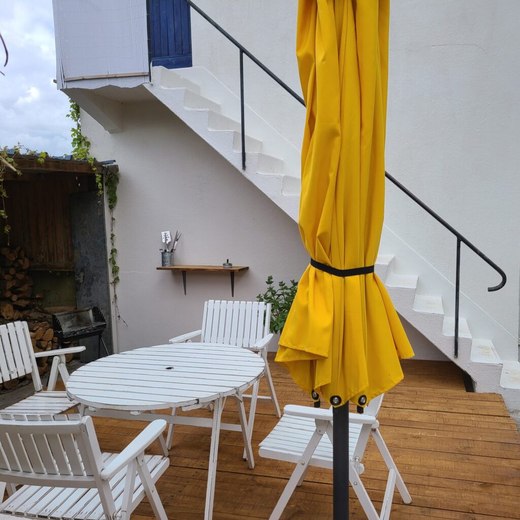 terrasse au pied des chevaux